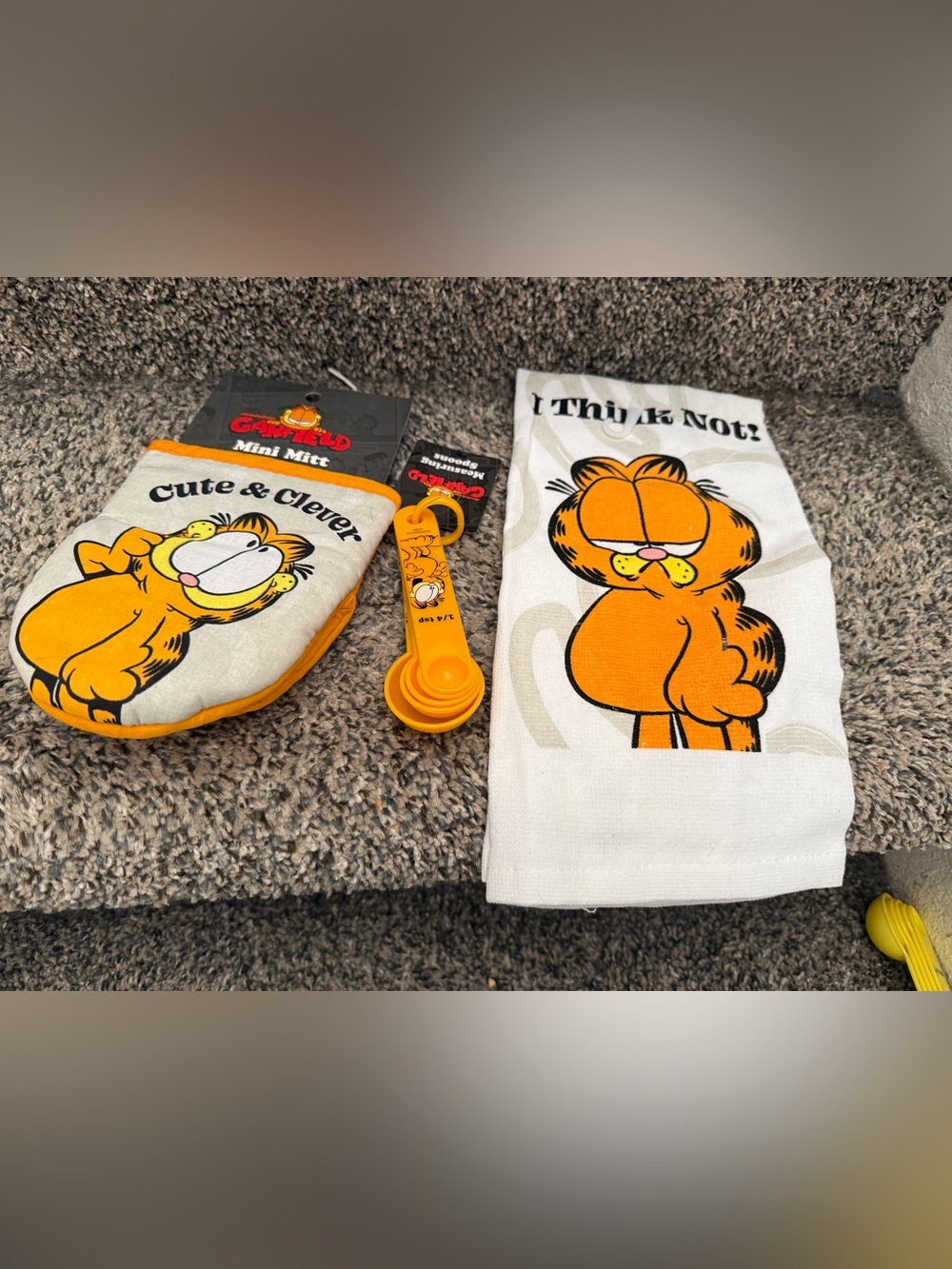 Garfield Orange Kids Mini Mitt & Measuring Spoon Set